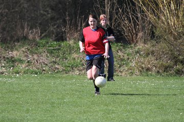 Bild 82 - Frauen am 10.4.11